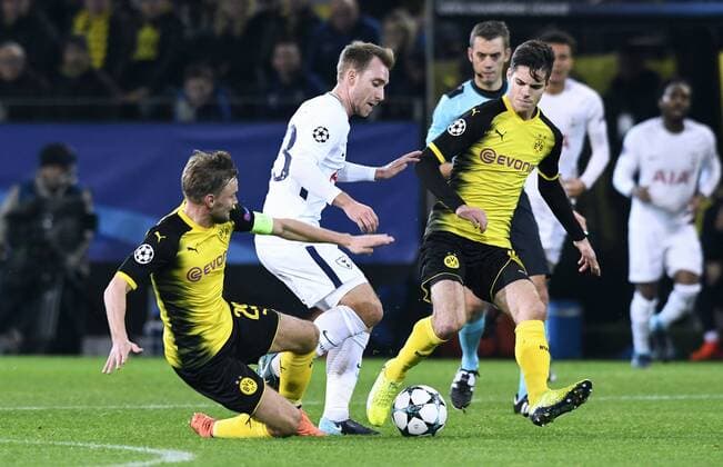Soccer UEFA Champions League Men Season 2017 2018 Group H 5 Gameday Signal Iduna Park Dortmund Bor Dortmund yellow Tottenham Hotspur FC white 1 2 Christian Eriksen Tottenham Marcel Schmelzer BVB Julian Weigl BVB action