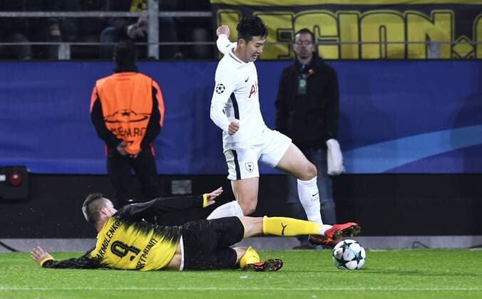 Soccer UEFA Champions League Men Season 2017 2018 Group H 5 Gameday Signal Iduna Park Dortmund Bor Dortmund yellow Tottenham Hotspur FC white 1 2 Heung Min Son Tottenham Andrey Yarmolenko BVB action