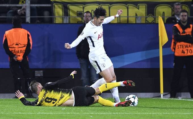 Soccer UEFA Champions League Men Season 2017 2018 Group H 5 Gameday Signal Iduna Park Dortmund Bor Dortmund yellow Tottenham Hotspur FC white 1 2 Heung Min Son Tottenham Andrey Yarmolenko BVB action
