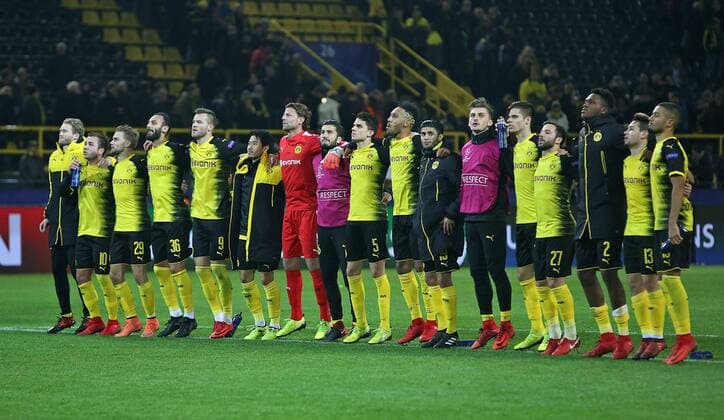 21 11 2017 Football UEFA Champions League 2017 2018 Group stage 5 Gameday Borussia Dortmund Tottenham Hotspur at Signal Iduna Park Dortmund The Dortmund team are in front of the fans after Apfiff