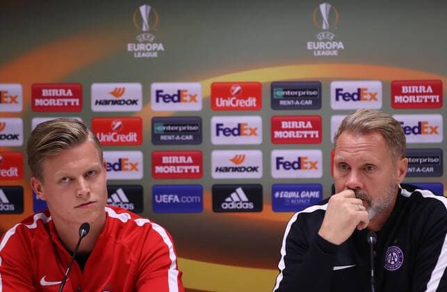 SOCCER - EL, Milan vs A.Wien, preview MILAN,ITALY,22.NOV.17 - SOCCER - UEFA Europa League, AC Milan vs FK Austria Wien, preview, press conference PK Pressekonferenz of A.Wien. Image shows Patrick Pentz (A.Wien) and head coach Thorsten Fink (A.Wien). GEPAxpictures xAndreasxPranter