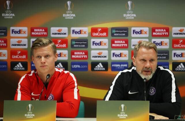SOCCER - EL, Milan vs A.Wien, preview MILAN,ITALY,22.NOV.17 - SOCCER - UEFA Europa League, AC Milan vs FK Austria Wien, preview, press conference PK Pressekonferenz of A.Wien. Image shows Patrick Pentz (A.Wien) and head coach Thorsten Fink (A.Wien). GEPAxpictures xAndreasxPranter