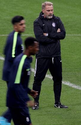 SOCCER - EL, Milan vs A.Wien, preview MILAN,ITALY,22.NOV.17 - SOCCER - UEFA Europa League, AC Milan vs FK Austria Wien, preview, training of A.Wien. Image shows head coach Thorsten Fink (A.Wien). GEPAxpictures xAndreasxPranter