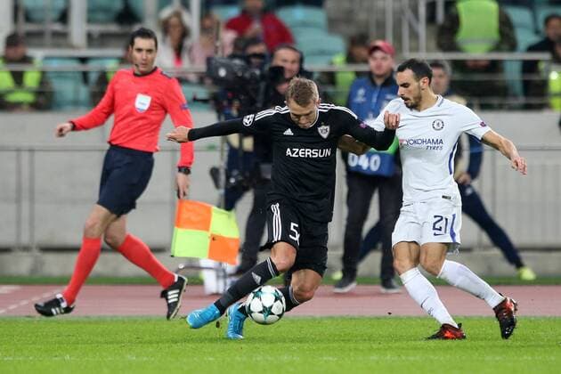 BAKU 22.11.2017 MECZ 5. KOLEJKA GRUPA C LIGA MISTRZOW SEZON 2017 18: QARABAG AGDAM - CHELSEA FC LONDYN --- UEFA CHAMPIONS LEAGUE MATCH: QARABAG FK - CHELSEA FC LONDON JAKUB RZEZNICZAK DAVIDE ZAPPACOSTA FOT. PIOTR KUCZA FOTOPYK NEWSPIX.PL --- Newspix.pl  171122PYK0013