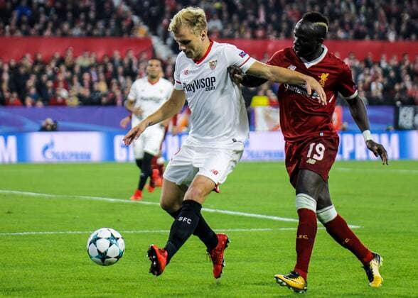 21st November 2017, Ramon Sanchez Pizjuan, Seville, Spain; UEFA Champions League, Seville versus Liverpool; Geis of Seville is challenged by Sadio Man& xe9; of Liverpool  ActionPlus11954694