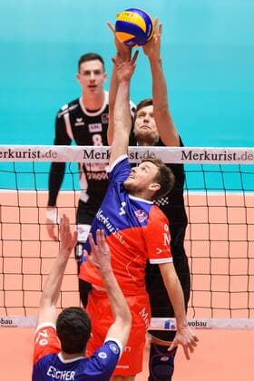 22 11 2017 Fraport Arena Frankfurt Volleyball Bundesliga Men Men Regular round United Volleys RheinMain vs Berlin Recycling Volleys Patrick Steuerwald 4 RheinMain Block Robert Kromm 3 Berlin