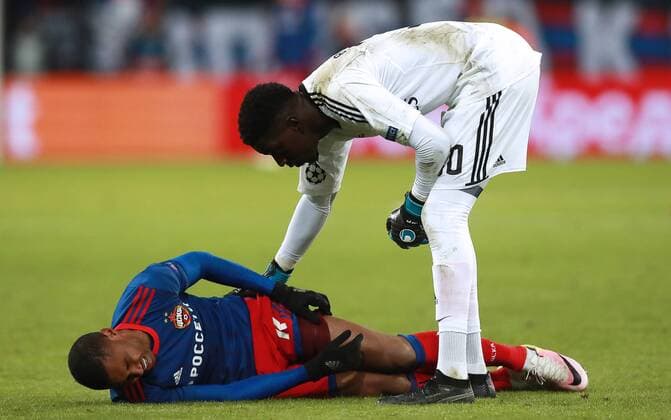 MOSCOW, RUSSIA â€“ NOVEMBER 22, 2017: CSKA Moscow s Vitinho (L) injured, and Benfica Lisbon goalkeeper Bruno Varela in their 2017 18 UEFA Champions League Group A Round 5 football match at VEB Arena. Sergei Fadeichev TASS  TS06A30C