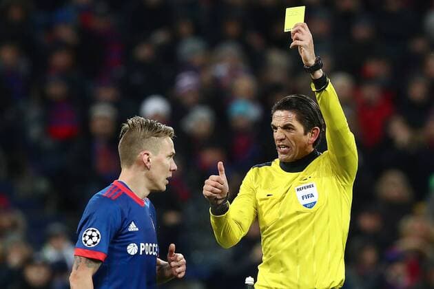 MOSCOW, RUSSIA â€“ NOVEMBER 22, 2017: Referee Deniz Aytekin (R) shows the yellow card to CSKA Moscow s Pontus Wernbloom in their 2017 18 UEFA Champions League Group A Round 5 football match against Benfica Lisbon at VEB Arena; CSKA won 2-0. Stanislav Krasilnikov TASS  TS06A2E8