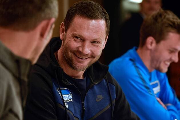 Hertha Berlin s head coach Pal Dardai (C) and defender Sebastian Langkamp (R) deliver a press conference PK Pressekonferenz before tomorrow s Europa League match against Athletic Bilbao at the San Mames stadium in Bilbao, Basque Country, Spain, 22 November 2017. Athletic de Bilbao vs Hertha Berlin !ACHTUNG: NUR REDAKTIONELLE NUTZUNG!  Copyright: xMiguelxTonax PVA002 20171122-636469787083807142