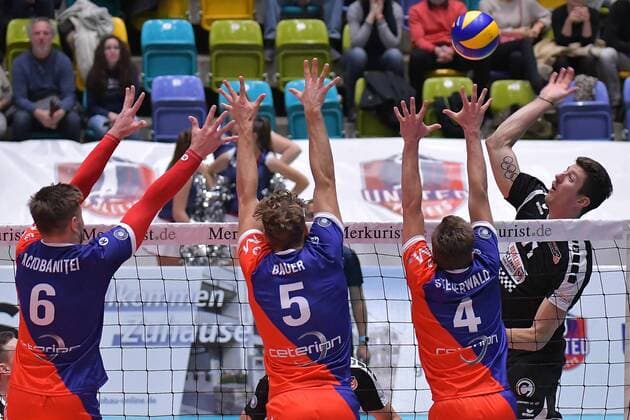 22 11 2017 xtkx Volleyball Men United Volleys Frankfurt Berlin Recycling Volleys emspor v Adrian Aciobanitel United Volleys Lukas Bauer United Volleys Patrick Steuerwald United Volleys Adam White Berlin Frankfurt