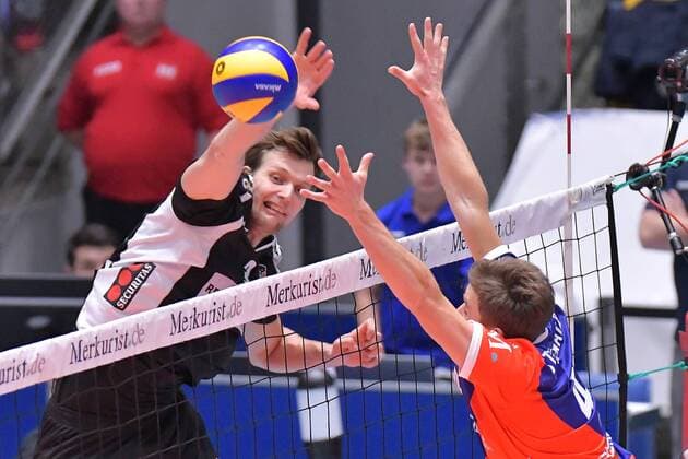 22 11 2017 xtkx Volleyball Men United Volleys Frankfurt Berlin Recycling Volleys emspor v l Robert Kromm Berlin Patrick Steuerwald United Volleys Frankfurt