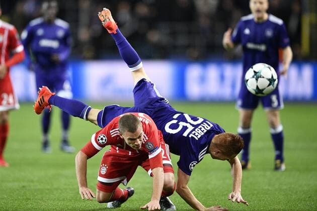 Bayern s Joshua Kimmich and Anderlecht s Adrien Trebel fight for the ball during a soccer match between Belgian club RSC Anderlecht and German team FC Bayern Munchen, Wednesday 22 November 2017 in Brussels, game five out of six in the group stage (Group B) of the UEFA Champions League competition. YORICKxJANSENS  x05206602x