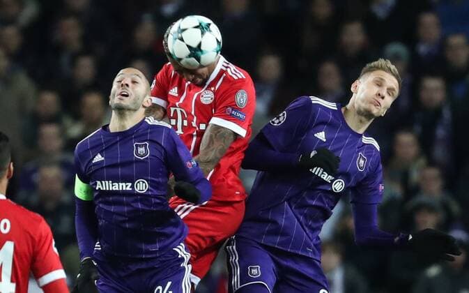 Anderlecht s Sofiane Hanni, Bayern s Jerome Boateng and Anderlecht s Lukasz Teodorczyk fight for the ball during a soccer match between Belgian club RSC Anderlecht and German team FC Bayern Munchen, Wednesday 22 November 2017 in Brussels, game five out of six in the group stage (Group B) of the UEFA Champions League competition. VIRGINIExLEFOUR  x05206603x