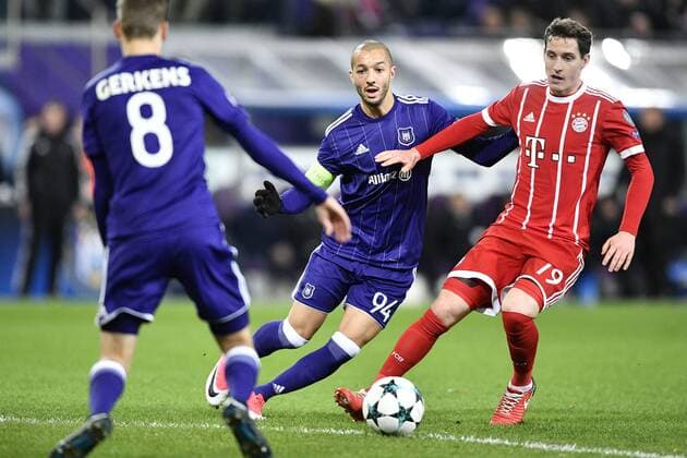 Anderlecht s Sofiane Hanni and Bayern s Sebastian Rudy fight for the ball during a soccer match between Belgian club RSC Anderlecht and German team FC Bayern Munchen, Wednesday 22 November 2017 in Brussels, game five out of six in the group stage (Group B) of the UEFA Champions League competition. YORICKxJANSENS  x05206607x