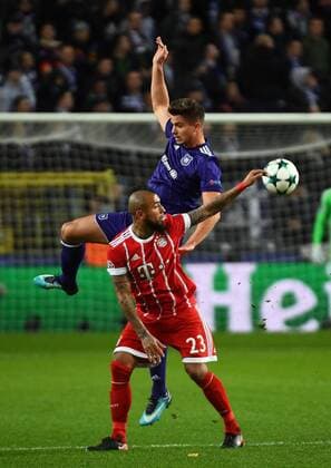 22 11 2017 xjhx Football Champions League RSC Anderlecht FC Bayern Muenchen emspor v l Arturo Vidal FC Bayern Muenchen Leander Dendoncker RSC Anderlecht Anderlecht