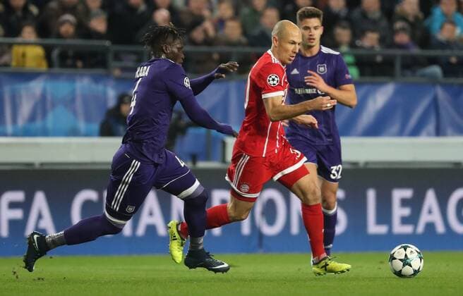Anderlecht s Kara Mbodji and Bayern s Arjen Robben fight for the ball during a soccer match between Belgian club RSC Anderlecht and German team FC Bayern Munchen, Wednesday 22 November 2017 in Brussels, game five out of six in the group stage (Group B) of the UEFA Champions League competition. VIRGINIExLEFOUR  x05206639x