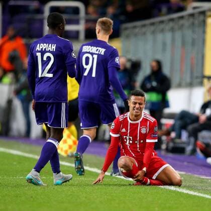 Dennis Appiah RSC Anderlecht 12 Lukasz Teodorczyk RSC Anderlecht 91 Thiago Alcantara Bayern Munich 6 RSC Anderlecht vs Bayern Munich Champions League Football 22 11 2017 Anderlecht Copyright: xLanger Eibner-Pressefotox EP_HLR