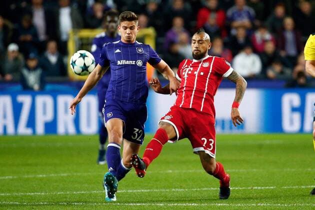 BRUSSELS, BELGIUM - NOVEMBER 22 : Leander Dendoncker midfielder of RSC Anderlecht and Arturo Vidal midfielder of Bayern FOOTBALL : Anderlecht vs Bayern Munich - Ligue des Champions - 22 11 2017 PhotoNews Panoramic  775030972