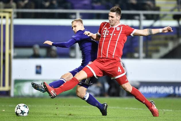 Anderlecht s Lukasz Teodorczyk and Bayern s Niklas Sule fight for the ball during a soccer match between Belgian club RSC Anderlecht and German team FC Bayern Munchen, Wednesday 22 November 2017 in Brussels, game five out of six in the group stage (Group B) of the UEFA Champions League competition. YORICKxJANSENS  x05206659x