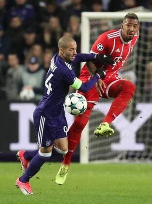 Anderlecht s Sofiane Hanni and Bayern s Jerome Boateng fight for the ball during a soccer match between Belgian club RSC Anderlecht and German team FC Bayern Munchen, Wednesday 22 November 2017 in Brussels, game five out of six in the group stage (Group B) of the UEFA Champions League competition. VIRGINIExLEFOUR  x05206670x