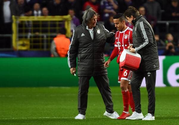 22 11 2017 xjhx Football Champions League RSC Anderlecht Bayern Muenchen emspor v Thiago Alcantara FC Bayern Muenchen injured injury Anderlecht