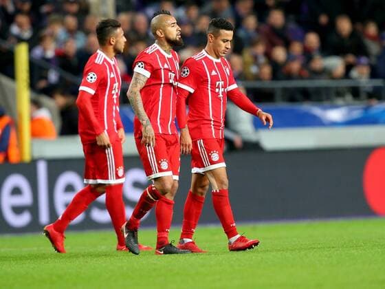Corentin Tolisso Bayern Muenchen 24 Arturo Vidal Bayern Munich 23 Thiago Alcantara Bayern Muenchen 6 injured RSC Anderlecht vs Bayern Munich Champions League Football 22 11 2017 Anderlecht Copyright: xLanger Eibner-Pressefotox EP_HLR