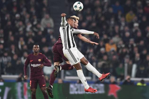 Mg Torino 22 11 2017 - Champions League IJuventus-Barcellona foto Matteo Gribaudi Image nella foto: Alex Sandro-Ivan Rakitic 