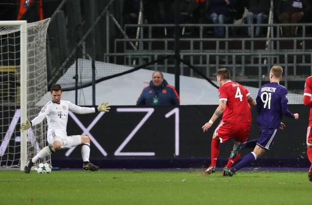 Bayern s Niklas Sule and Anderlecht s Lukasz Teodorczyk fight for the ball during a soccer match between Belgian club RSC Anderlecht and German team FC Bayern Munchen, Wednesday 22 November 2017 in Brussels, game five out of six in the group stage (Group B) of the UEFA Champions League competition. VIRGINIExLEFOUR  x05206687x