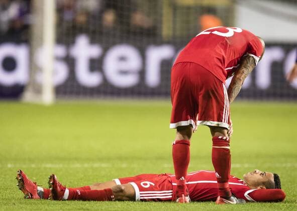 Anderlecht 22 11 2017 Constant Vanden Stock Thiago FCB must be injured from RSC Anderlecht FC Bayern Munich