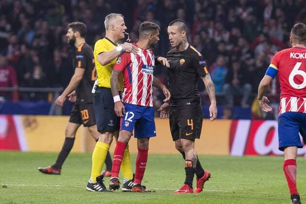 Atletico de Madrid Augusto Matias and Roma Radja Nainggolan during UEFA Champions League match between Atletico de Madrid and Roma at Wanda Metropolitano in Madrid, Spain. November 22, 2017.  (20171122013)