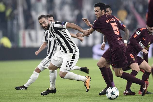 Db Torino 22 11 2017 - Champions League Juventus-Barcellona foto Daniele Buffa Image nella foto: Gonzalo Higuain-Sergio Busquets 