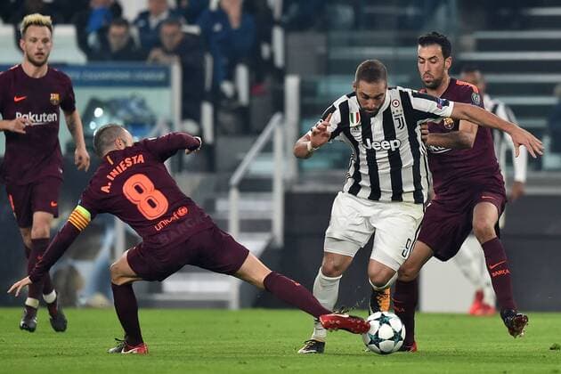 Andres Iniesta, Sergio Barcelona , Gonzalo Higuain Juventus Torino 22-11-2017 Allianz Stadium Champions League 2017 2018 Group D Juventus - Barcelona Foto Andrea Staccioli Insidefoto andreaxstaccioli