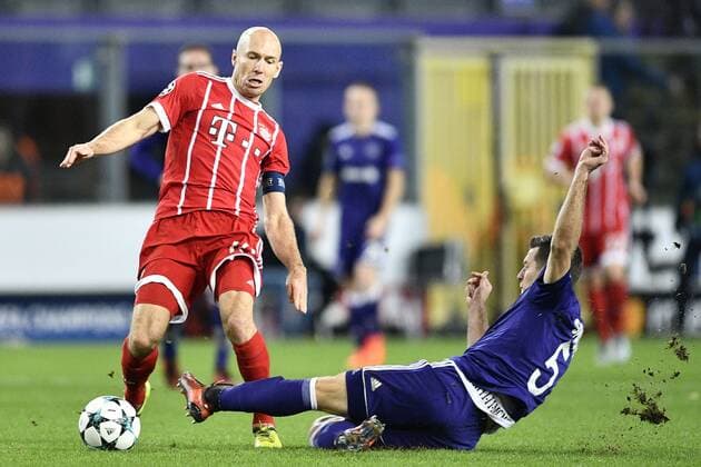 Bayern s Arjen Robben and Anderlecht s Uros Spajic fight for the ball during a soccer match between Belgian club RSC Anderlecht and German team FC Bayern Munchen, Wednesday 22 November 2017 in Brussels, game five out of six in the group stage (Group B) of the UEFA Champions League competition. YORICKxJANSENS  x05206689x