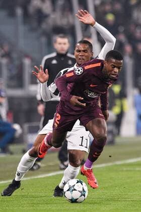 Nelson Semedo of Barcelona is challenged by Douglas Costa of Juventus during the UEFA Champions League match between Juventus and Barcelona at the Juventus Stadium, Turin, Italy on 22 November 2017. Copyright: xGiuseppexMaffiax 17830011