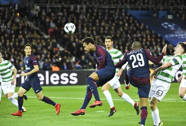 Passe de Neymar but de Cavani FOOTBALL : Paris SG vs Celtic Glasgow - Ligue des Champions 2018 - 22 11 2017 MAO Panoramic 