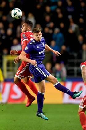 BRUSSELS, BELGIUM - NOVEMBER 22 : Leander Dendoncker midfielder of RSC Anderlecht battles for the ball with Corentin Tolisso midfielder of Bayern FOOTBALL : Anderlecht vs Bayern Munich - Ligue des Champions - 22 11 2017 PhotoNews Panoramic  775030972