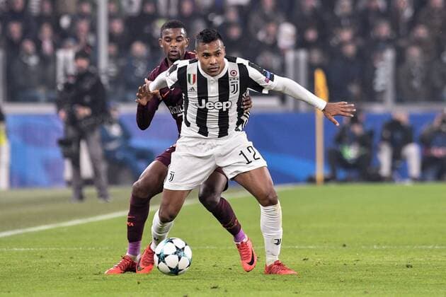 Alex Sandro of Juventus is challenged by Nelson Semedo of Barcelona during the UEFA Champions League match between Juventus and Barcelona at the Juventus Stadium, Turin, Italy on 22 November 2017. Copyright: xGiuseppexMaffiax 17830018