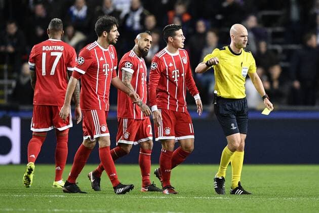 Bayern s players and referee Anthony Taylor pictured during a soccer match between Belgian club RSC Anderlecht and German team FC Bayern Munchen, Wednesday 22 November 2017 in Brussels, game five out of six in the group stage (Group B) of the UEFA Champions League competition. YORICKxJANSENS  x05206712x