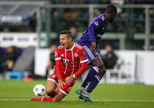 22 11 2017 Football UEFA Champions League 2017 2018 Group Stage 5 Gameday RSC Anderlecht FC Bayern Munich at Constant Vanden Stock Stadium Anderlecht v Thiago Alcantara Bayern Munich vs. Dennis Appiah RSC Anderlecht