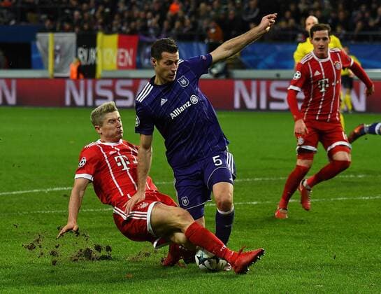 22 11 2017 xjhx Football Champions League RSC Anderlecht FC Bayern Muenchen emspor v l Robert Lewandowski FC Bayern Munich Uros Spajic RSC Anderlecht Anderlecht