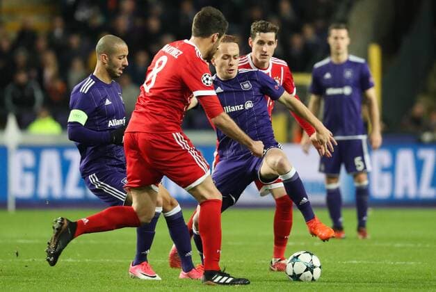 Bayern s Javi Martinez and Anderlecht s Adrien Trebel fight for the ball during a soccer match between Belgian club RSC Anderlecht and German team FC Bayern Munchen, Wednesday 22 November 2017 in Brussels, game five out of six in the group stage (Group B) of the UEFA Champions League competition. VIRGINIExLEFOUR  x05206725x