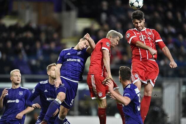 Anderlecht s Uros Spajic, Bayern s Robert Lewandowski and Bayern s Javi Martinez fight for the ball during a soccer match between Belgian club RSC Anderlecht and German team FC Bayern Munchen, Wednesday 22 November 2017 in Brussels, game five out of six in the group stage (Group B) of the UEFA Champions League competition. YORICKxJANSENS  x05206726x