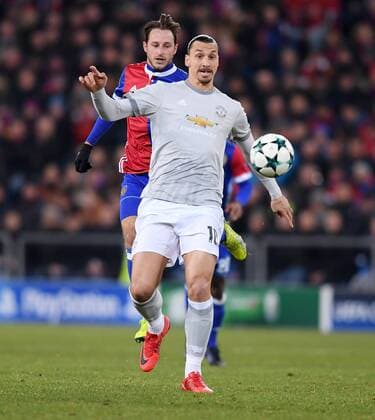 FOOTBALL CHAMPIONS LEAGUE SEASON 2017 2018 GROUP BASE FC Basel Manchester United FC 22 11 2017 Zlatan Ibrahimovic forward Manchester United FC on the ball against Luca Zuffi FC Basel Basel