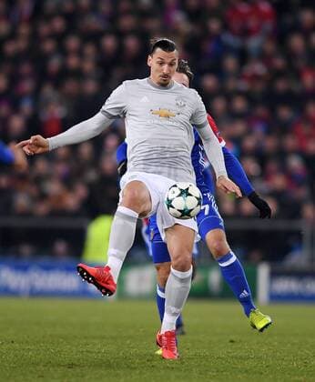 FOOTBALL CHAMPIONS LEAGUE SEASON 2017 2018 GROUP BASE FC Basel Manchester United FC 22 11 2017 Zlatan Ibrahimovic forward Manchester United FC on the ball against Luca Zuffi FC Basel Basel
