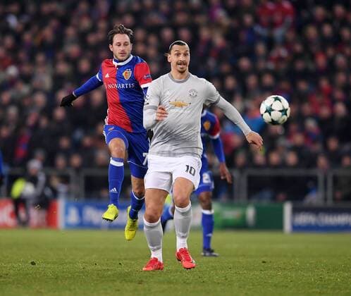 FOOTBALL CHAMPIONS LEAGUE SEASON 2017 2018 GROUP BASE FC Basel Manchester United FC 22 11 2017 Zlatan Ibrahimovic ahead Manchester United FC on the ball against Luca Zuffi FC Basel Basel