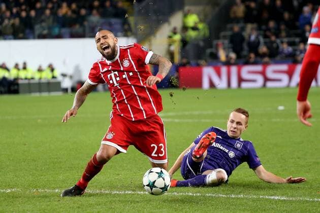 Arturo Vidal FC Bayern Muenchen 23 Adrien Trebel RSC Anderlecht 25 RSC Anderlecht vs Bayern Munich Champions League Football 22 11 2017 Anderlecht Copyright: xLanger Eibner-Pressefotox EP_HLR