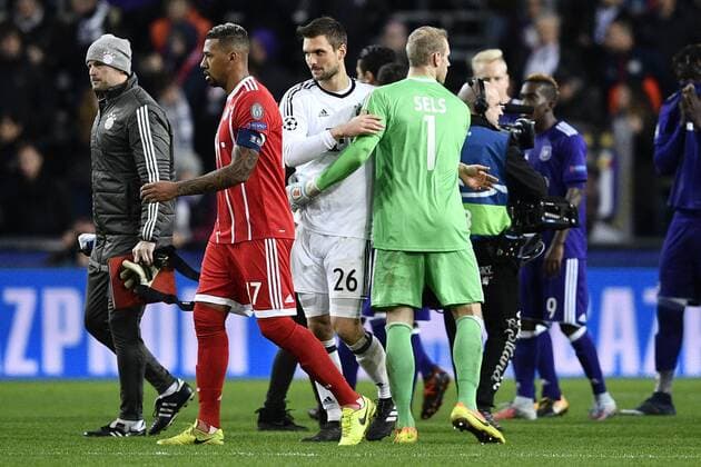 Bayern s goalkeeper Sven Ulreich and Anderlecht s goalkeeper Matz Sels pictured after a soccer match between Belgian club RSC Anderlecht and German team FC Bayern Munchen, Wednesday 22 November 2017 in Brussels, game five out of six in the group stage (Group B) of the UEFA Champions League competition. YORICKxJANSENS  x05206767x
