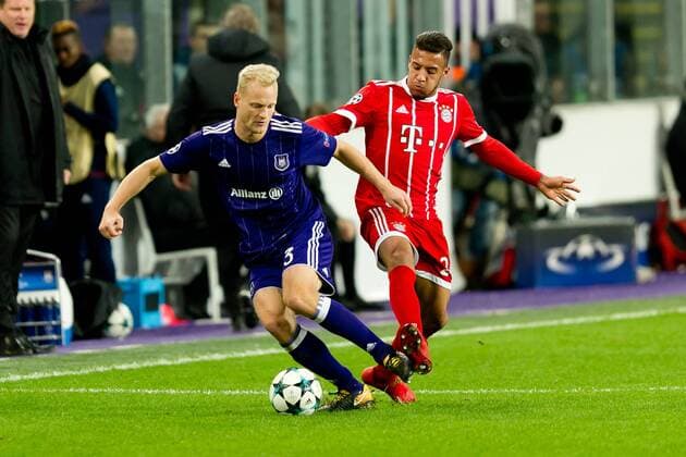 Anderlecht Belgium 22 11 2017 UEFA Champions League 2017 18 Season Group Stage RSC Anderlecht vs Bayern Munich Olivier Deschacht RSC and Corentin Tolisso FCB in a duel DeFodi053