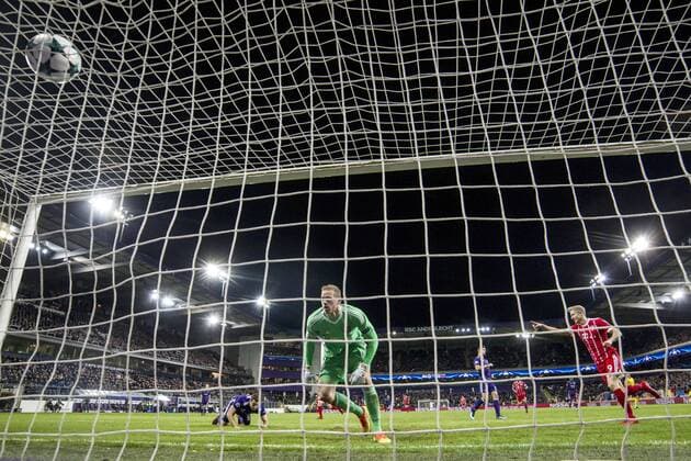 Robert Lewandowski Bayern Muenchen 9 scored the 0 1 Gege left Matz Sels RSC Anderlecht 1 RSC Anderlecht vs Bayern Munich Champions League Football 22 11 2017 Anderlecht Copyright: xLanger Eibner-Pressefotox EP_HLR