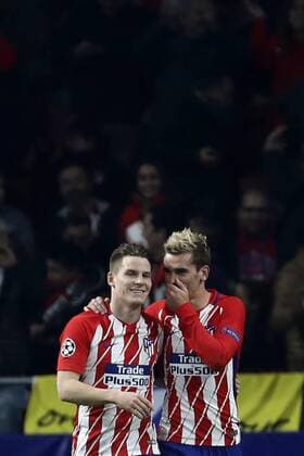 Atletico de Madrid s French striker Kevin Gameiro (R) jubilates a goal with his compatriot Antoine Griezmann during the UEFA Champions League secnd leg groups phase match between Atletico de Madrid and Roma at the Wanda Metropolitano Stadium in Madrid, Spain, 22 November 2017. Atletico de Madrid vs. Roma !ACHTUNG: NUR REDAKTIONELLE NUTZUNG!  Copyright: xJAVIERxLIZONx MAD021 20171122-636469880222206677